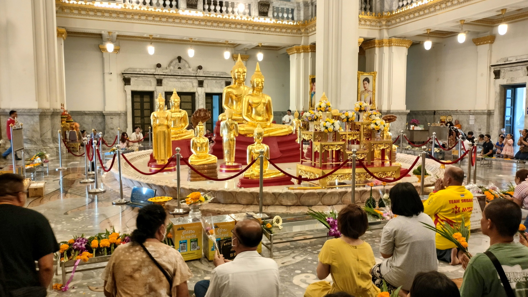 อภิมหาพลังศรัทธามวลชนหลั่งไหลทำบุญแน่นวัดโสธรตลอดวัน