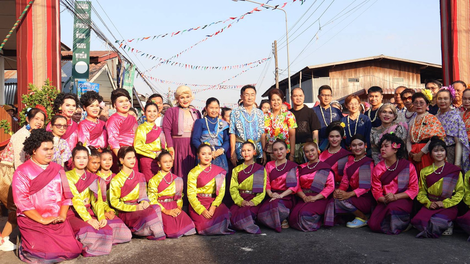 "ยโสธร" เปิดถนนหมอนขิด ให้ประชาชนเล่นน้ำสงกรานต์