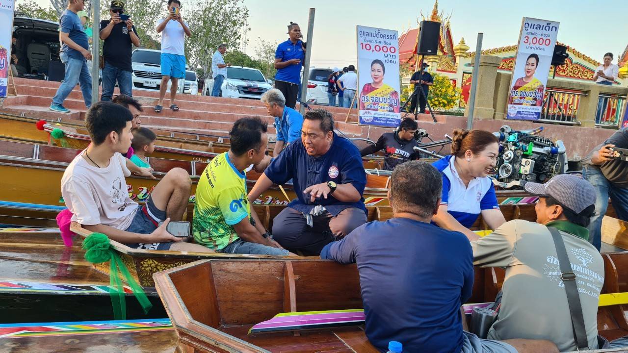 “จอมขวัญ-ภัฎ” ลุยขอคะแนน จัด “ธารา ปราศรัย” ชาวเรือดำเนินสะดวก ตอบรับเนืองแน่น