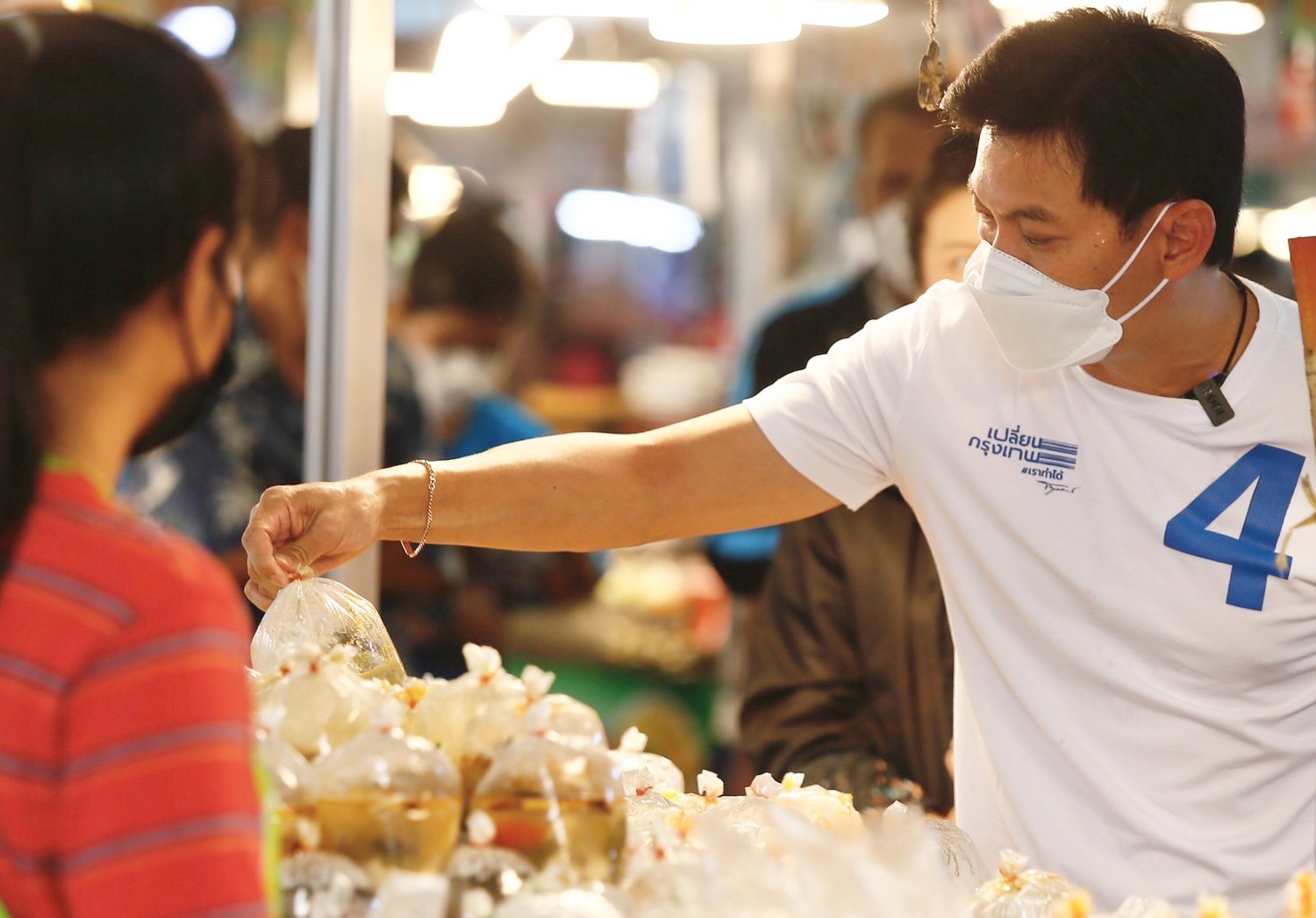 "เอ้ สุชัชวีร์" หนุนคนตัวเล็ก "ขายได้ขายดี" มีรายได้จริง  เกิดเศรษฐกิจหมุนเวียนในชุมชน