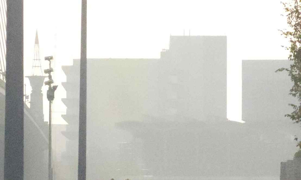 เช้านี้อากาศ กทม. ยังพอหายใจได้ PM2.5 เฉลี่ย 29.7 ไมโครกรัม เกินมาตรฐานสีส้มแค่ 2 เขต