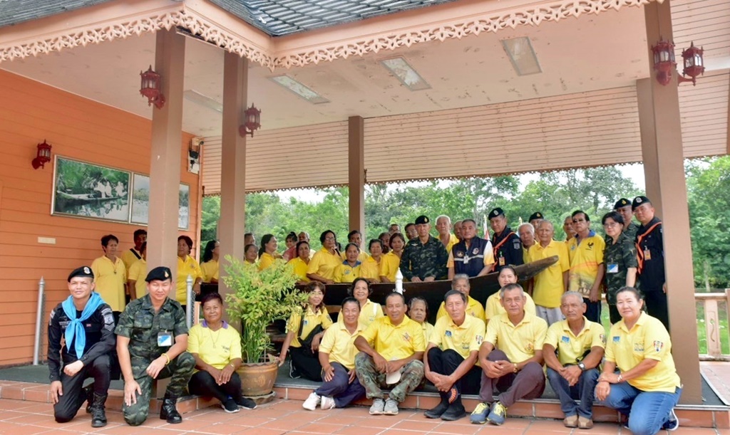 ผอ.ศปพร. ตามรอยเสด็จ ภาพประวัติศาสตร์ "ในหลวง ร.9 และพระบรมวงศานุวงศ์" ประพาส ณ บึงบัวบากง เมื่อปี 2527