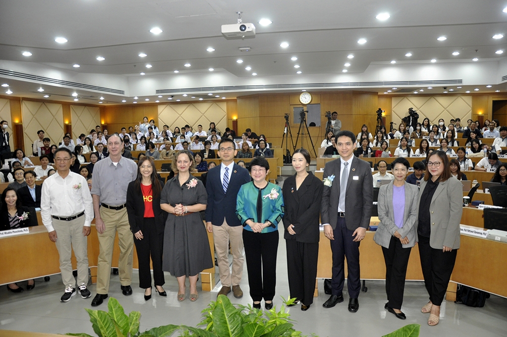 “นิด้า-ECNU, China” เปิดเวทีดีเบตวิชาการ ระดับนานาชาติ ครั้งที่ 2 ทีม HCU คว้ารางวัลชนะเลิศ