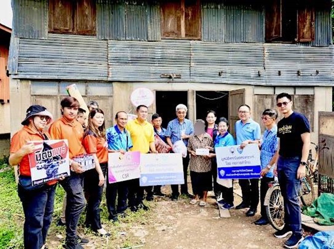 รองผู้ว่าฯ แพร่ นำทัพเครือข่าย CSR ลงพื้นที่ร่วมกับ พม.แพร่ เยียวยาเบื้องต้นแก่กลุ่มเปราะบางผู้ประสบอุทกภัยในพื้นที่อำเภอเมืองแพร่