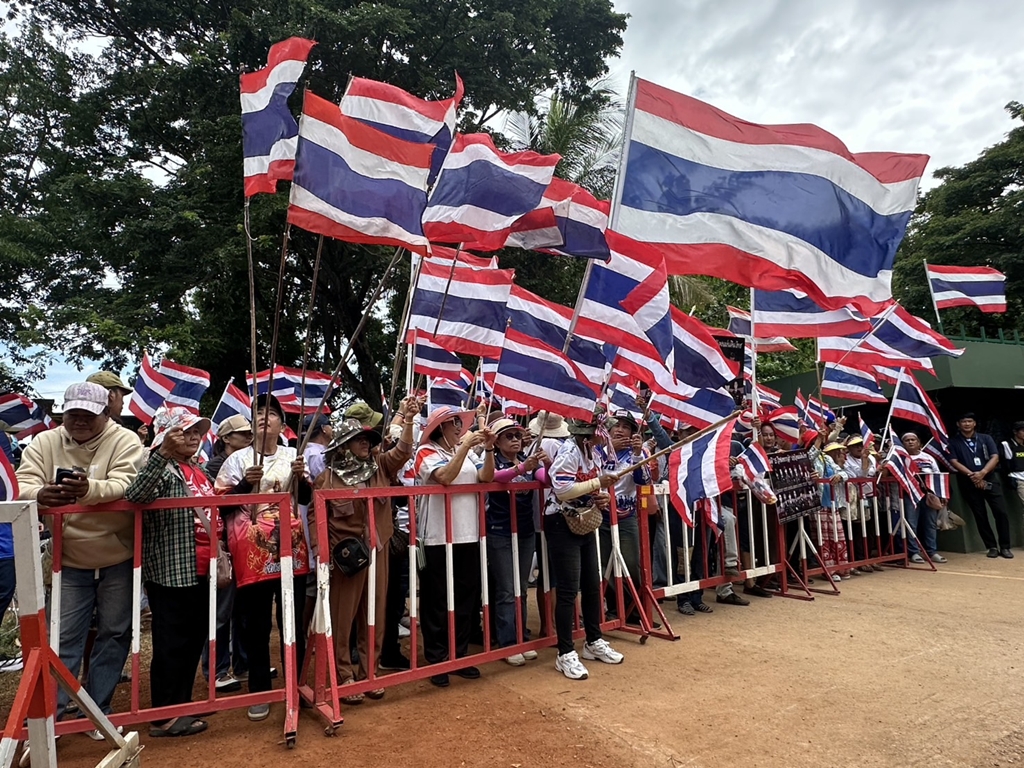 ชายแดนเดือด! มวลชนหลายร้อยรวมพลังบ้านหนองจาน หนุนทหารไทยปกป้องแผ่นดิน