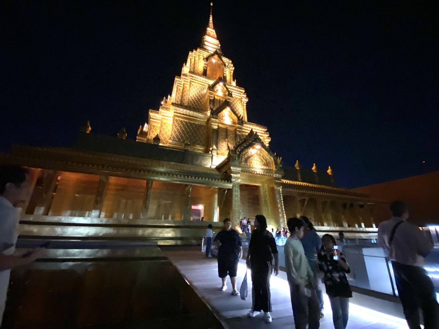 "ส.ส. - สว."คึกร่วมงาน Meet & Greet เนื่องในวันรัฐธรรมนูญปี 67   ด้าน"ปชช."แห่ขึ้นชมเครื่องยอดของอาคารรัฐสภา