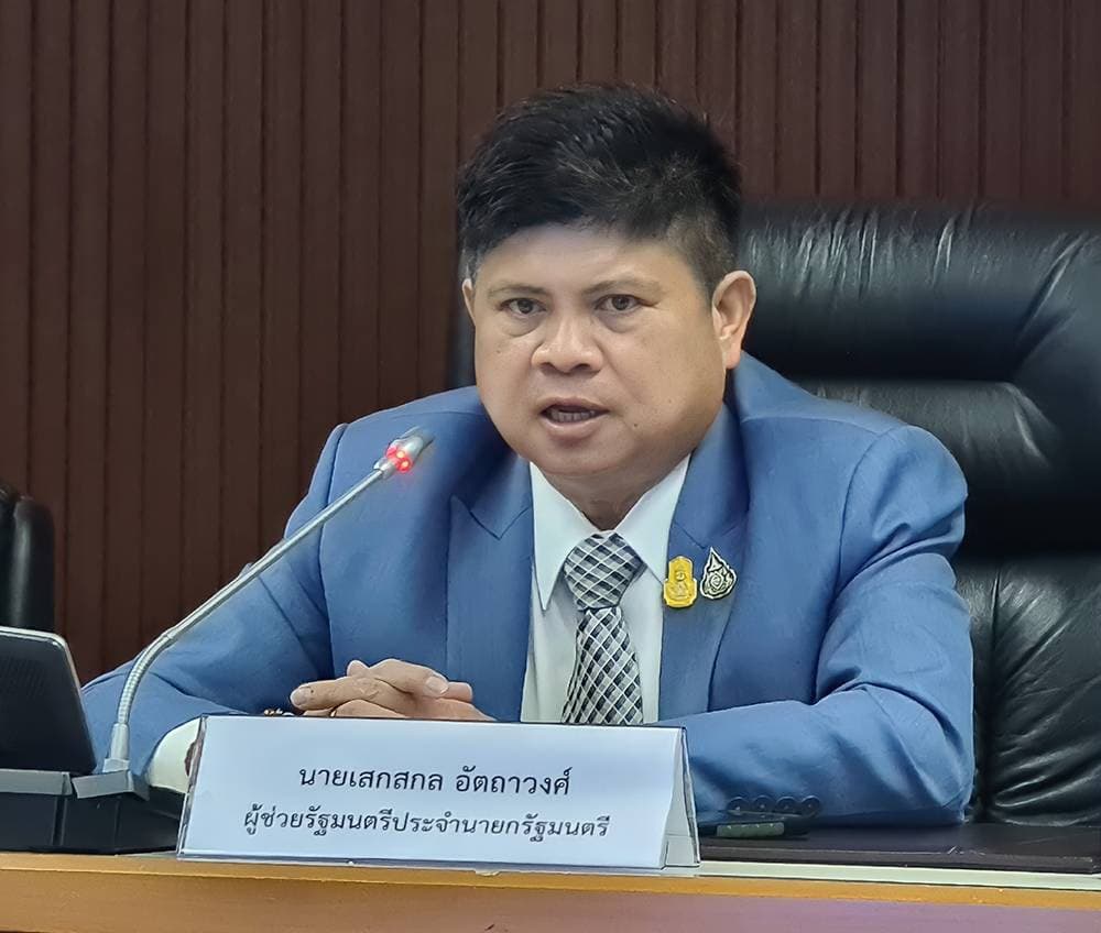 "เสกสกล" เตือนเพื่อนเก่าอย่าหูเบาเชื่อทุน 3 นิ้วล้มสถาบัน สงสัยถูกวางยาเดินการเมืองผิดซ้ำซาก