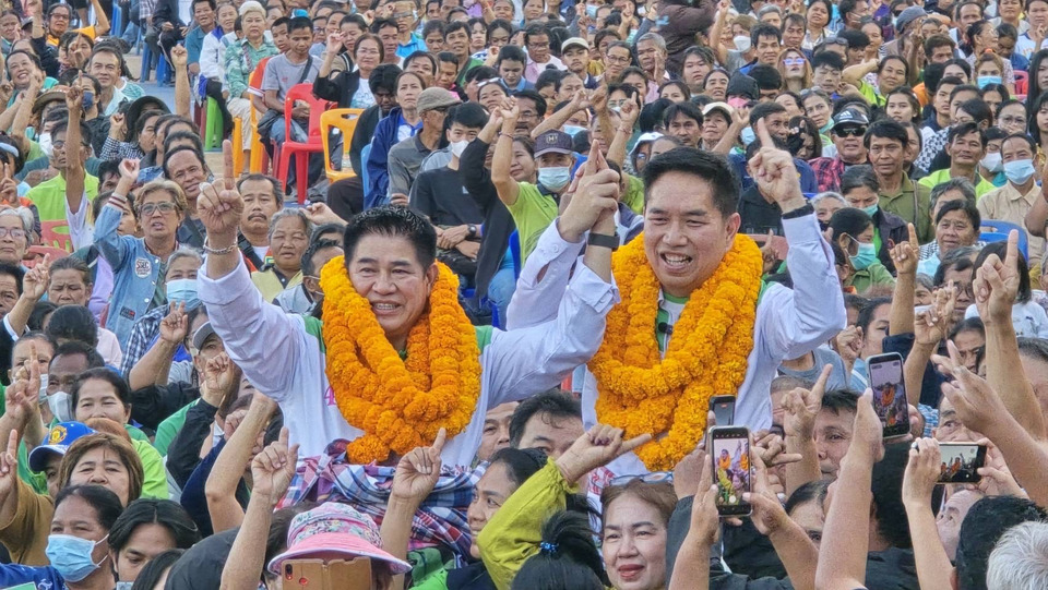 “ธรรมนัส” เปิดเวทีใหญ่กล้าธรรมด่านขุนทด คนแห่ร่วมเกือบ 2 หมื่น ชูนโยบายแก้หนี้–ปากท้อง ย้ำไม่แก้หมวด 1–2 