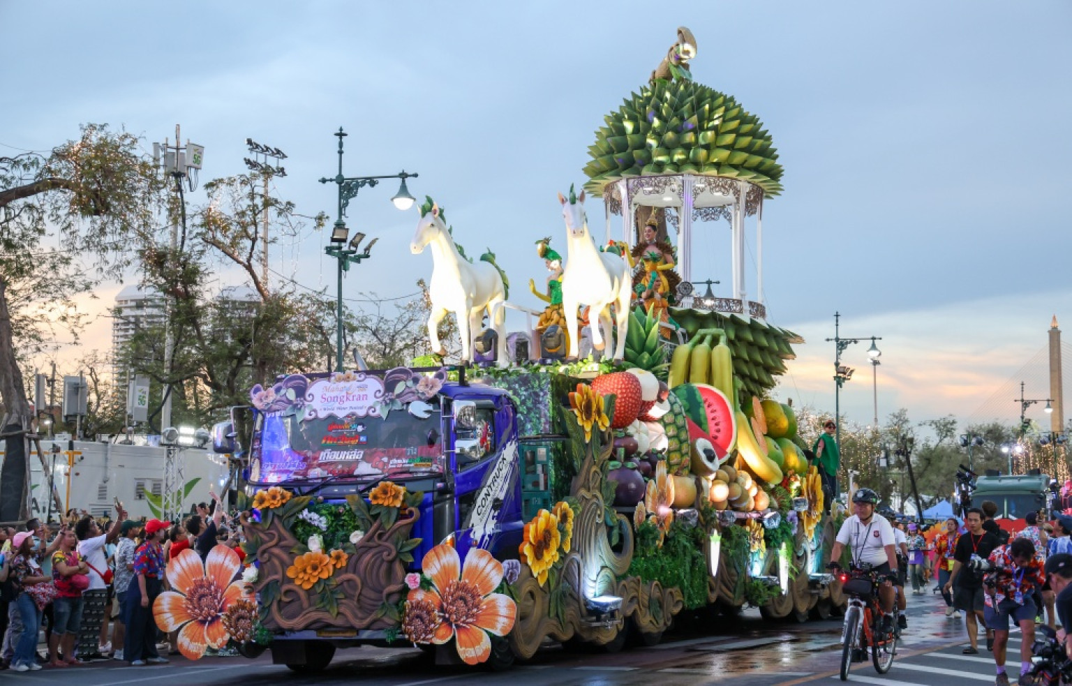 ประสบความสำเร็จ! "Maha Songkran World Water Festival 2025" นักท่องเที่ยว ทะลุกว่า 1.1 ล้านคน สร้างรายได้ 4 พันกว่าล้าน