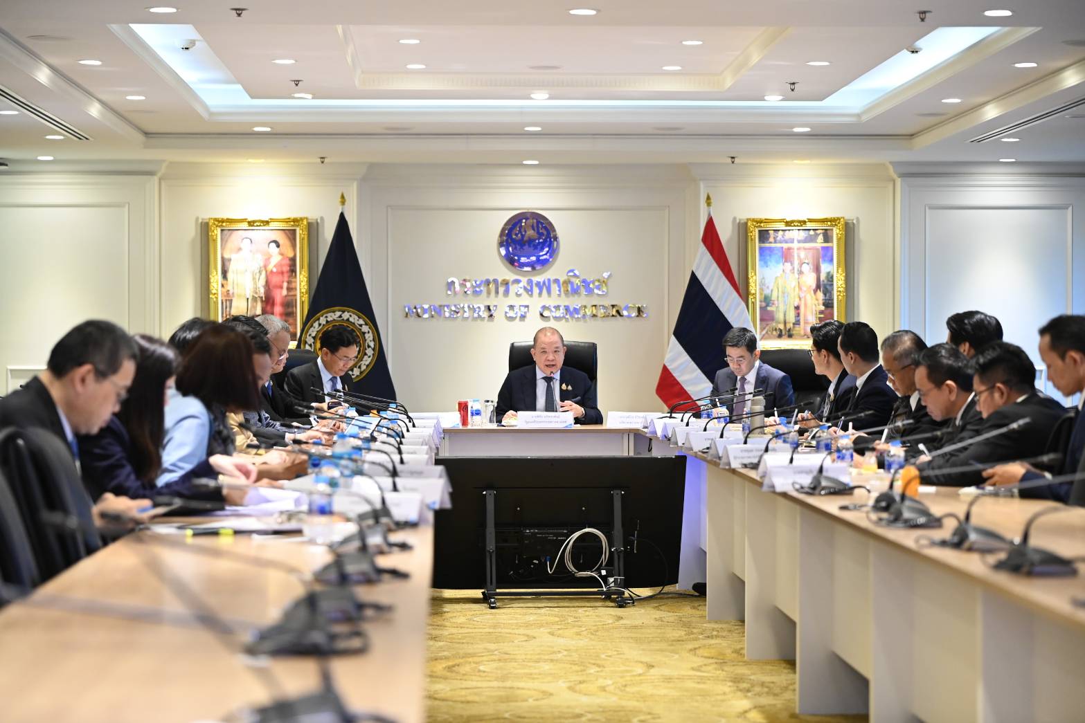 "พิชัย" เร่งขับเคลื่อนงานพาณิชย์ 8 เรื่องด่วน ดูแลราคาสินค้าเกษตร-เดินหน้าส่งออก-เจรจา FTA-ช่วย SME ดัน ศก.โตต่อเนื่อง