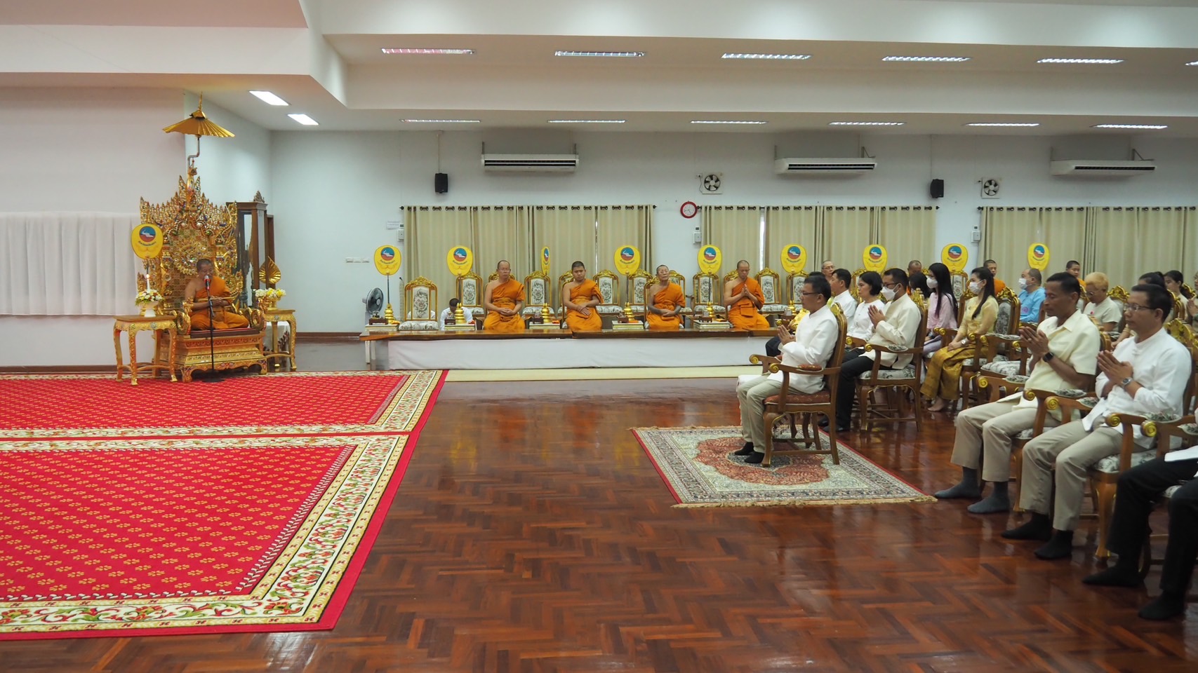 แม่ฮ่องสอนจัดกิจกรรมเข้าวัดปฏิบัติธรรมวันธรรมสวนะ  
