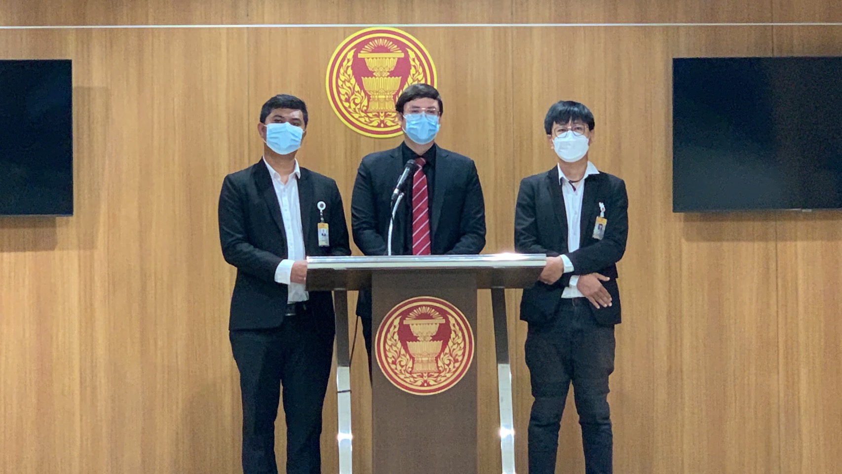  "โรม" ผิดหวัง "บิ๊กตู่" จี้สั่งพักงาน-ตั้งกก.สอบ "บิ๊กป้อม" ปมค้ามนุษย์ 