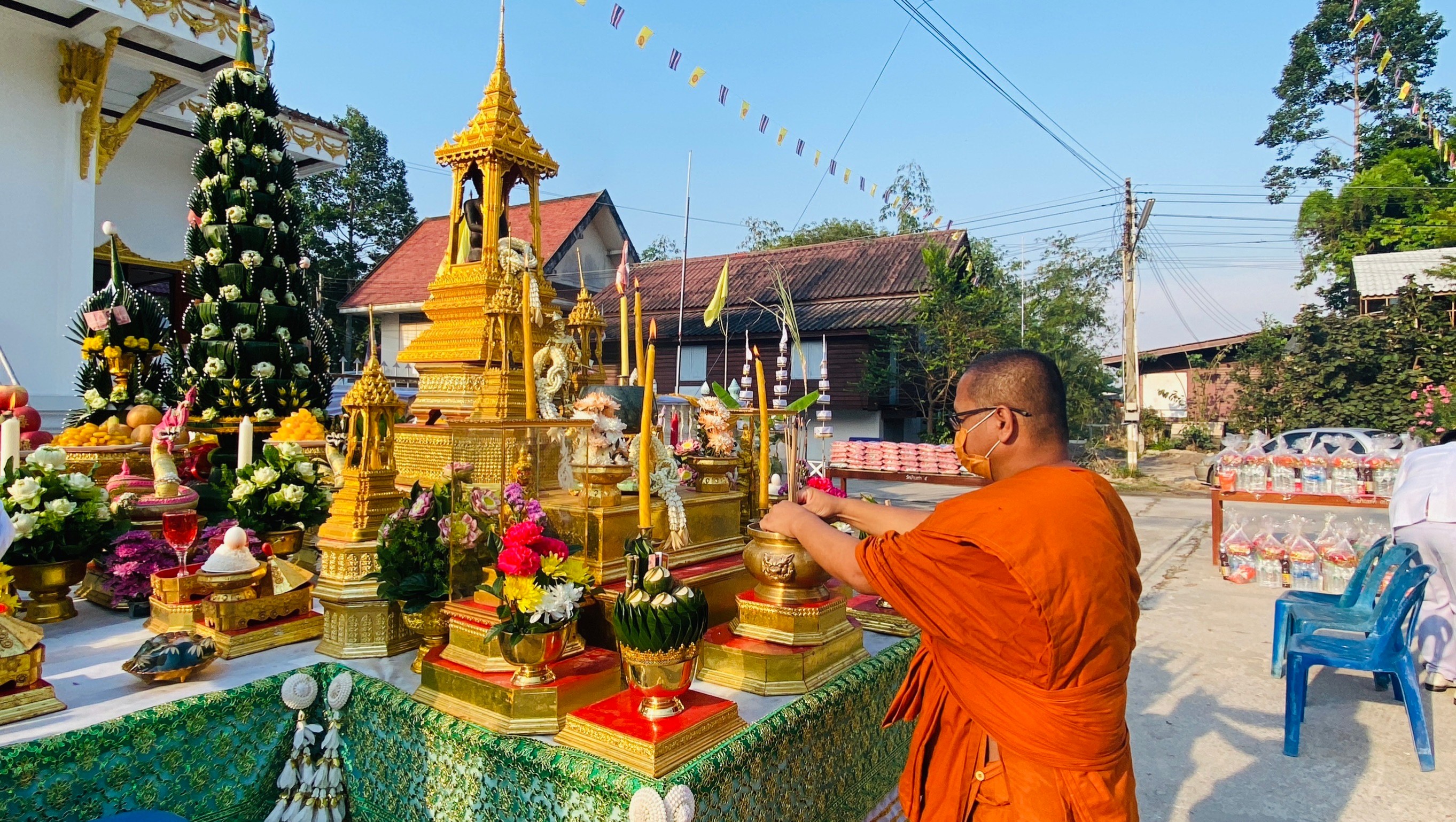 ฮือฮา!!บวงสรวงเทพยดาวัดเก่า ร่วม 500 ปี ลุ้นเลขก่อนหวยออก