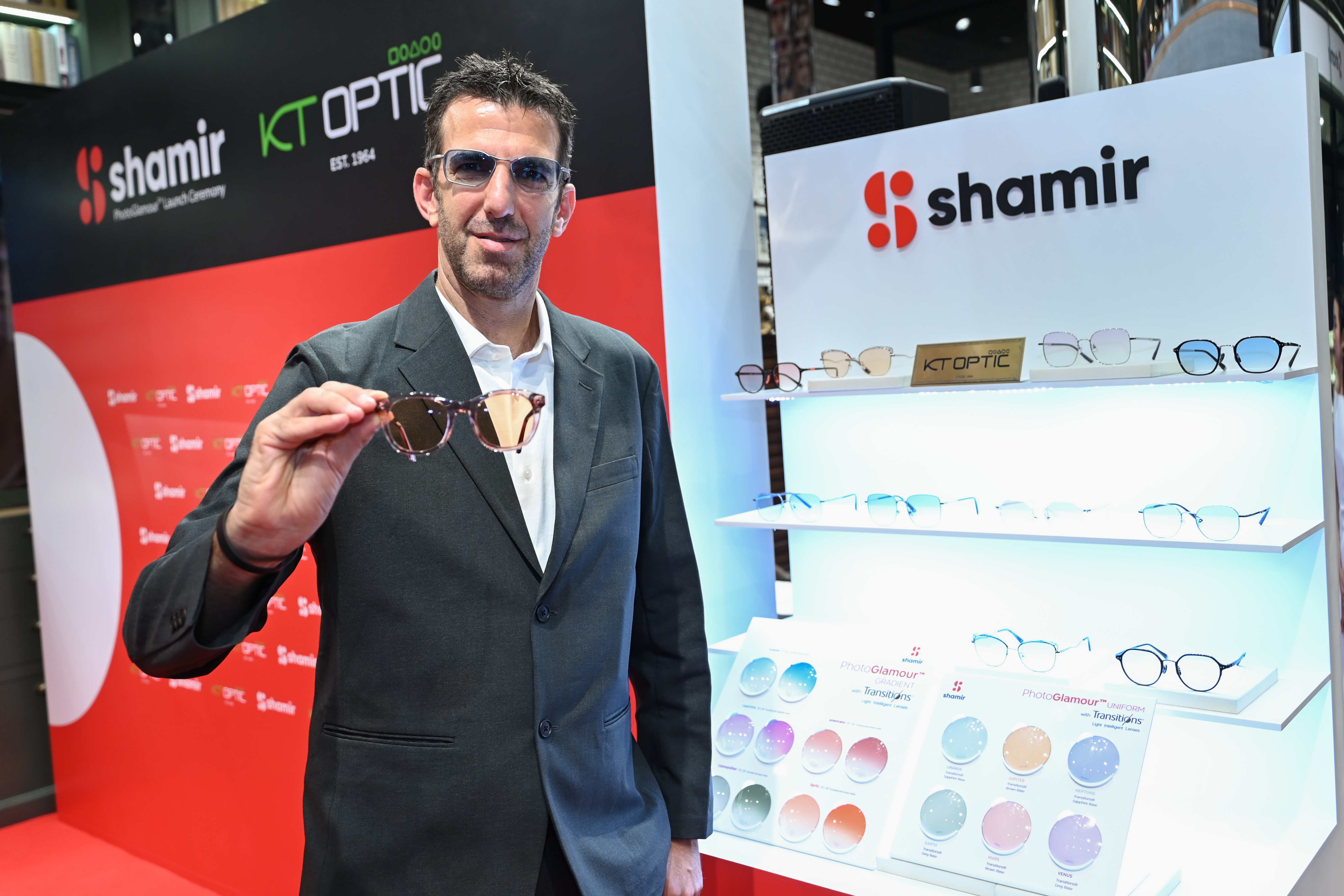 Shamir จับมือ KT OPTIC เปิดตัวเลนส์แว่นตาหลากสี PhotoGlamour™ ตอบโจทย์ทุกสไตล์แฟชั่นครั้งแรกในไทย