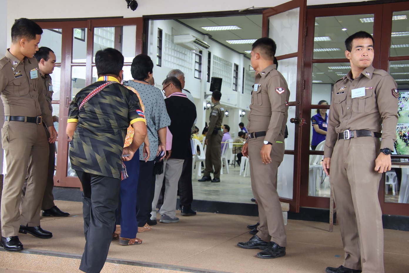แม่ฮ่องสอนแฉกลโกงเลือกตั้งสว.พบนักการเมืองจ้างคนลงสมัครเพื่อเลือกคนของตนเองเข้าสู่สภาสูง  