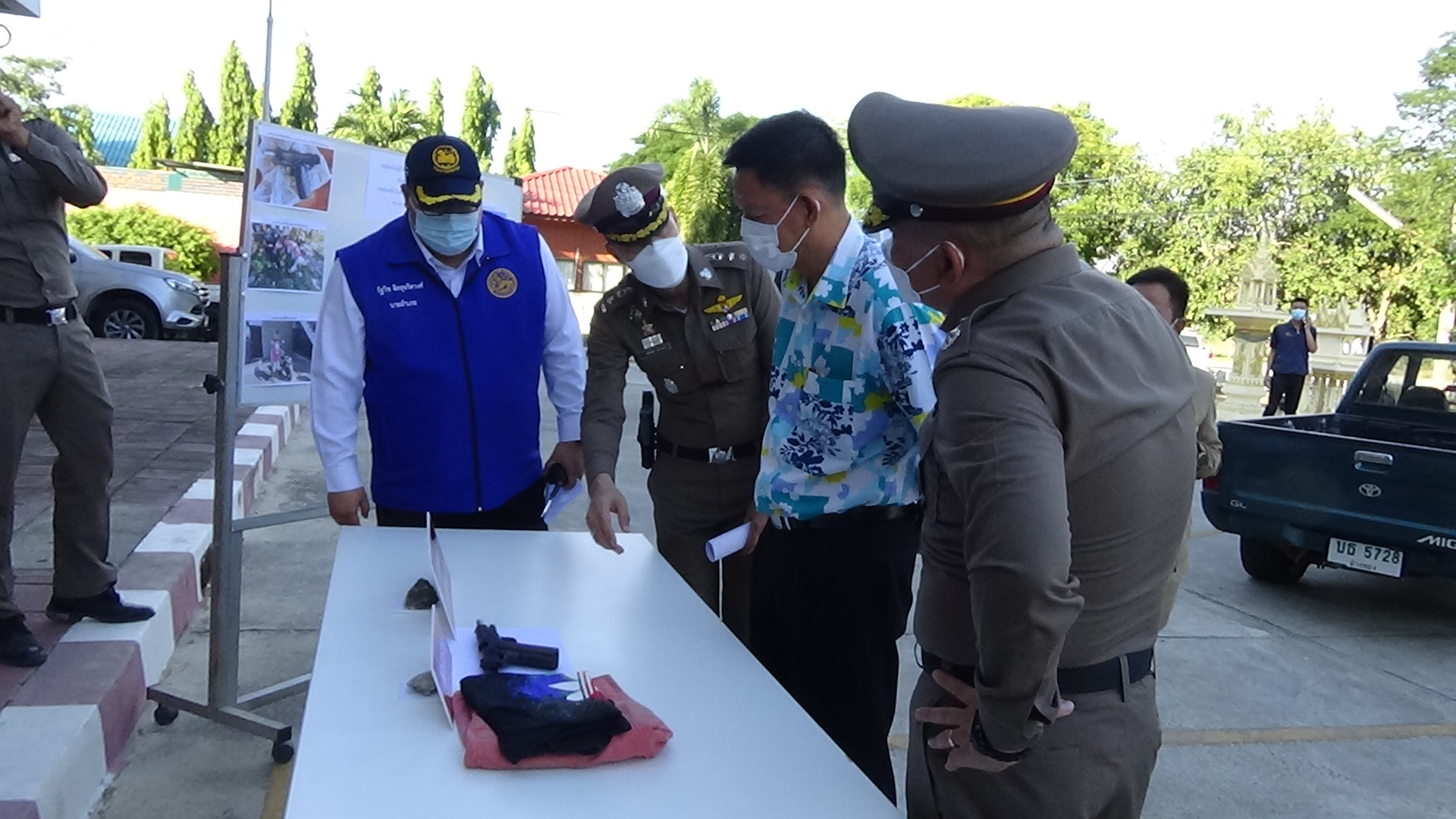 ผู้ว่าฯพร้อมผู้การอ่างทองแถลงรวบมือปืนหลังก่อเหตุขี่ จยย.ประกบยิง ตาย 1 เจ็บ 3