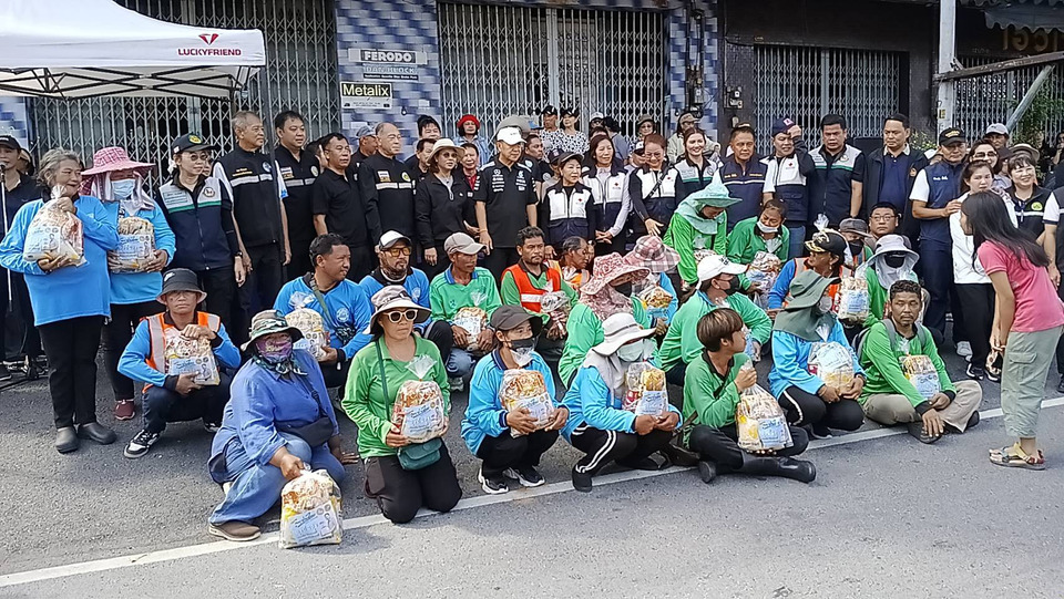 ผู้ว่าฯ นริศ นำทีม Big Cleaning Day สองฝั่งริมถนนสุขุมวิทศรีราชา เดินหน้ารักษาความสะอาดสิ่งแวดล้อมให้สวยงาม