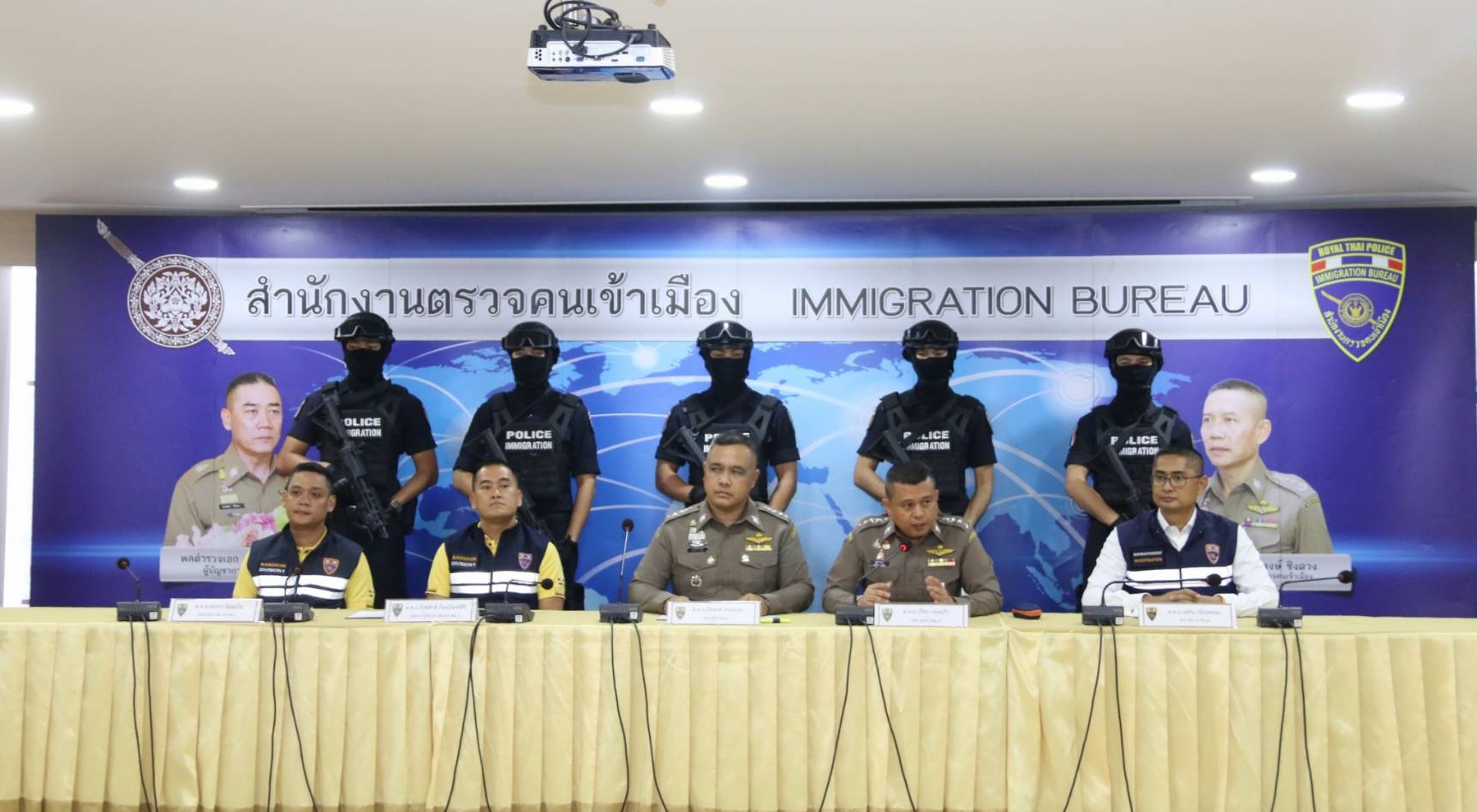 ตม.1 ลุยตลาดนัดรถไฟศรีนครินทร์รวบต่างด้าวทำงานผิดกฎหมาย