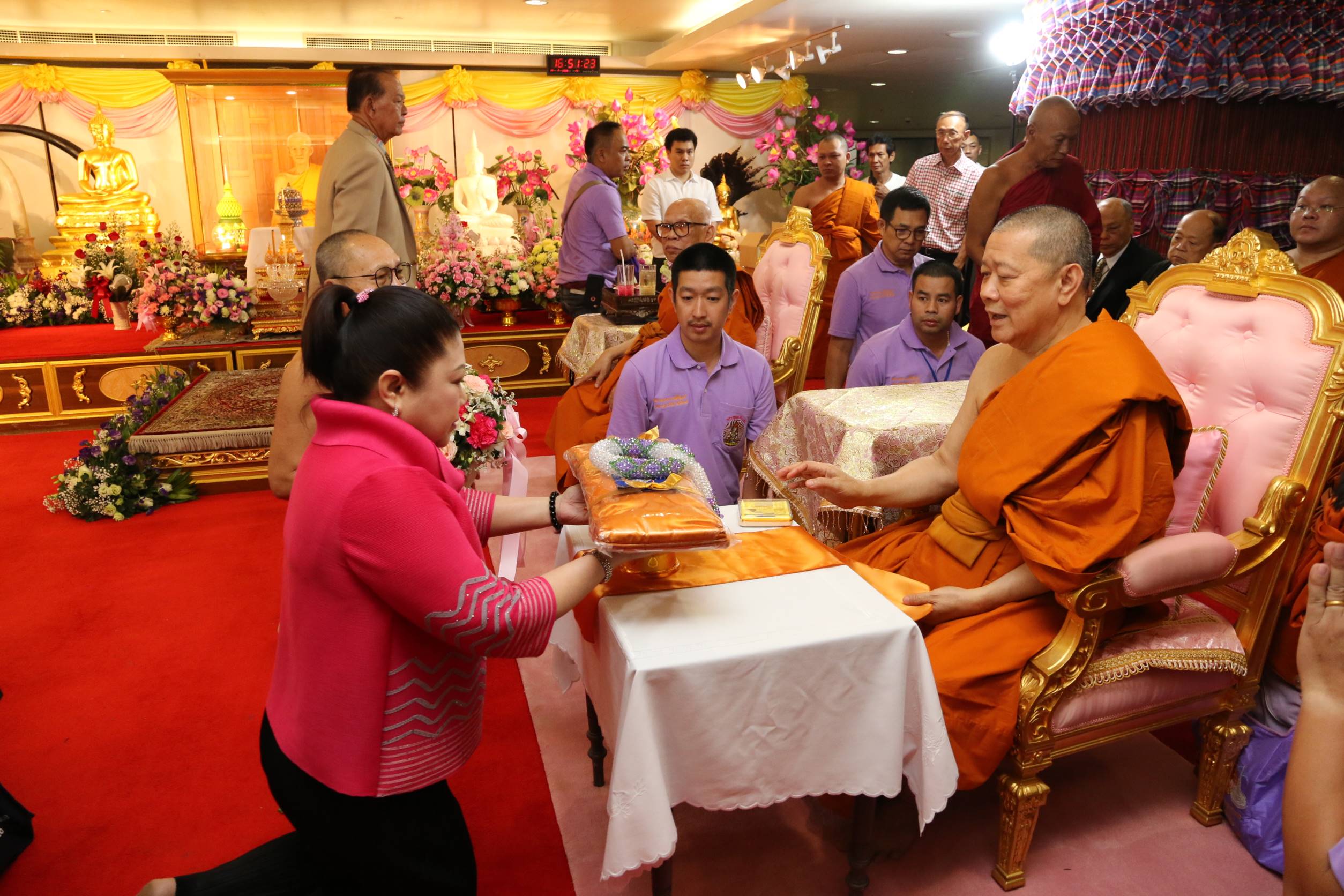 กราบถวายมุทิตาจิตสักการะ สมเด็จพระมหารัชมงคลมุนี ในพิธีสมโภชสุพรรณบัฏและอายุวัฒนมงคล