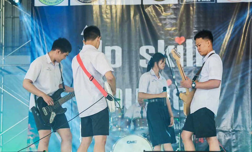ครูสอนดนตรีกาฬสินธุ์ จัดประกวดดนตรีเปิดเวทีให้เด็ก-เยาวชนแสดงความสามารถ