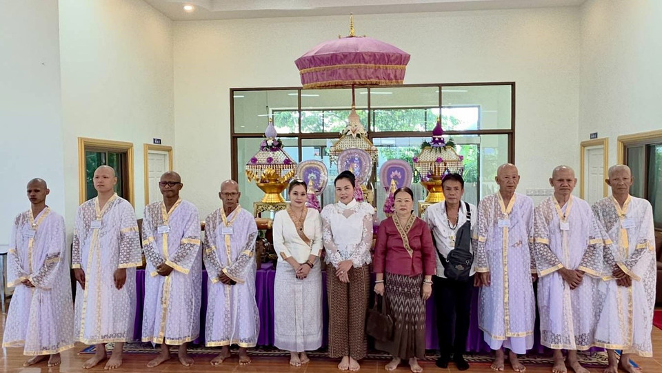 "อธิบดีปกครอง" ร่วมงานบุญ "สจ.ลูกโป่ง" อุปสมบทหมู่ ถวายเป็นพระราชกุศลแด่พระราชินี