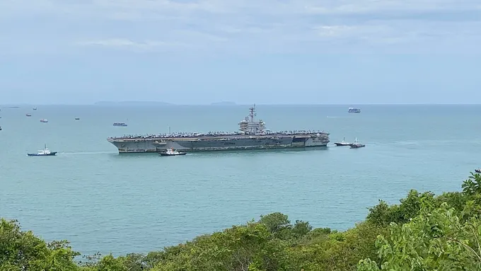USS Abraham Lincoln ถึงแหลมฉบัง! จ่อเทียบท่า C0 รับกำลังพล 5,000 นาย ก่อนมุ่งพัทยา