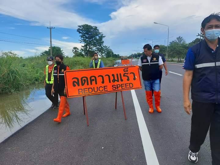 ผส.ทล.4  ลงพื้นที่ตรวจสอบน้ำท่วมทางหลวงหมายเลข 125 แจกัน-บ้านสวน 