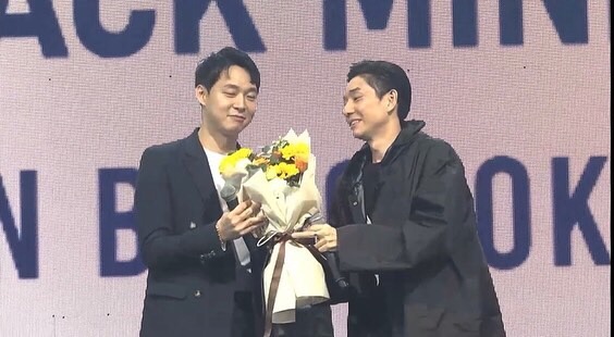  'บอย พีชเมกเกอร์' โผล่เซอร์ไพรส์ “พัคยูชอน”กลางมินิคอนเสิร์ตเดี่ยวครั้งแรก!