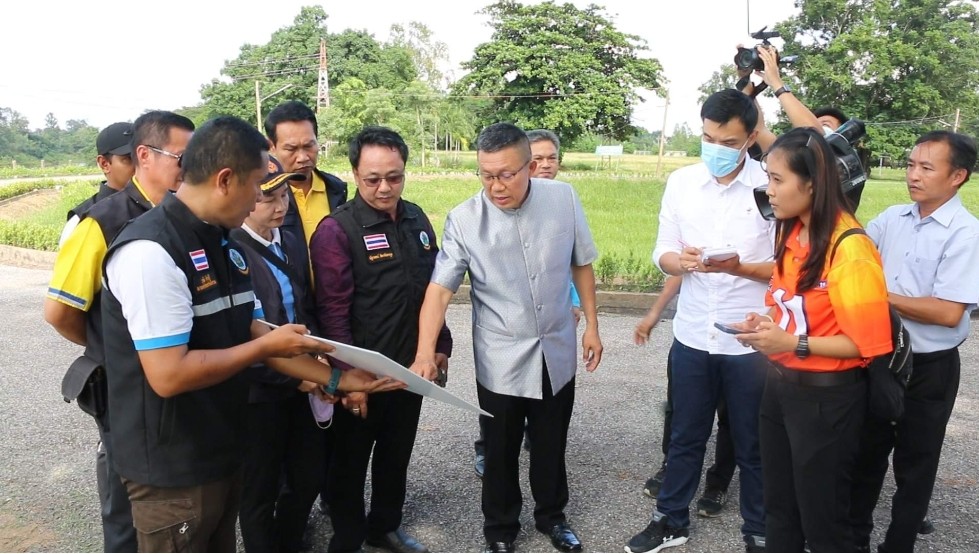 ผู้ว่าฯขอนแก่น ลุยตรวจน้ำเน่าตลอดลำน้ำพอง สั่งทุกหน่วยงานเร่งแก้ปัญหาเต็มที่ รายงานผลทุกชั่วโมง ประเมินการแก้ปัญหารอบแรกใน 5 วัน มั่นใจเอาอยู่