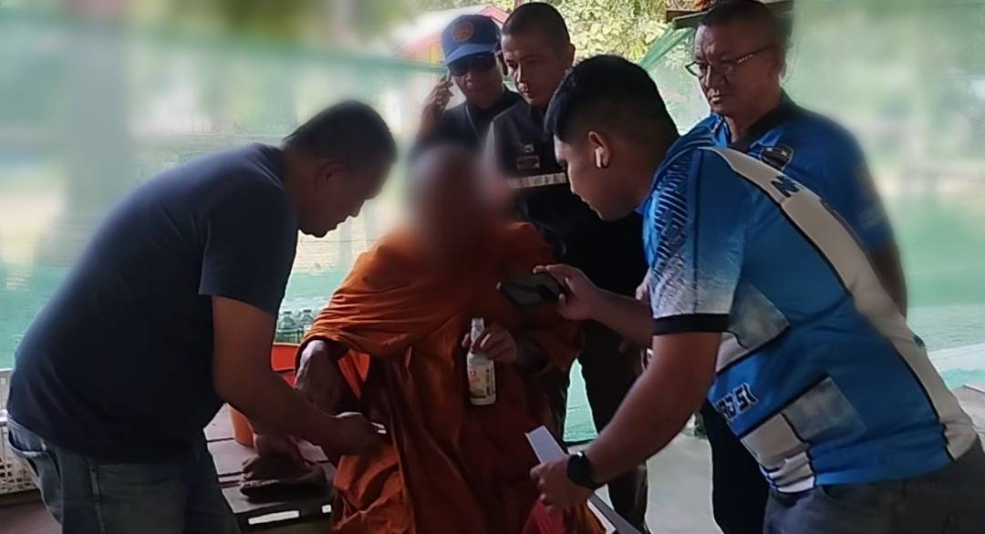 ฉาวกลางวัด! พระลูกวัดอุทัยธานีเสพยาบ้า สุดท้ายถูกจับพร้อมของกลางยาบ้า 40 เม็ด ซุกในรถ
