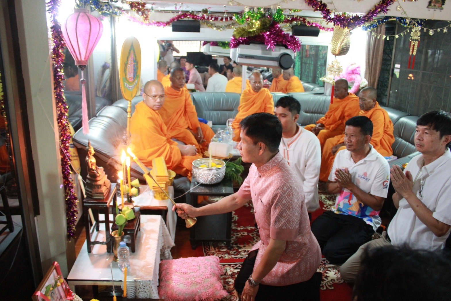 ผู้ว่าฯศรีสะเกษรับมอบสิ่งของบริจาค จากดร.กัลยาณี นายกฯท่องเที่ยวเพื่อช่วยเหลือกลุ่มเปราะบางที่สถานคุ้มครองคนไร้ที่พึ่งปรือใหญ่