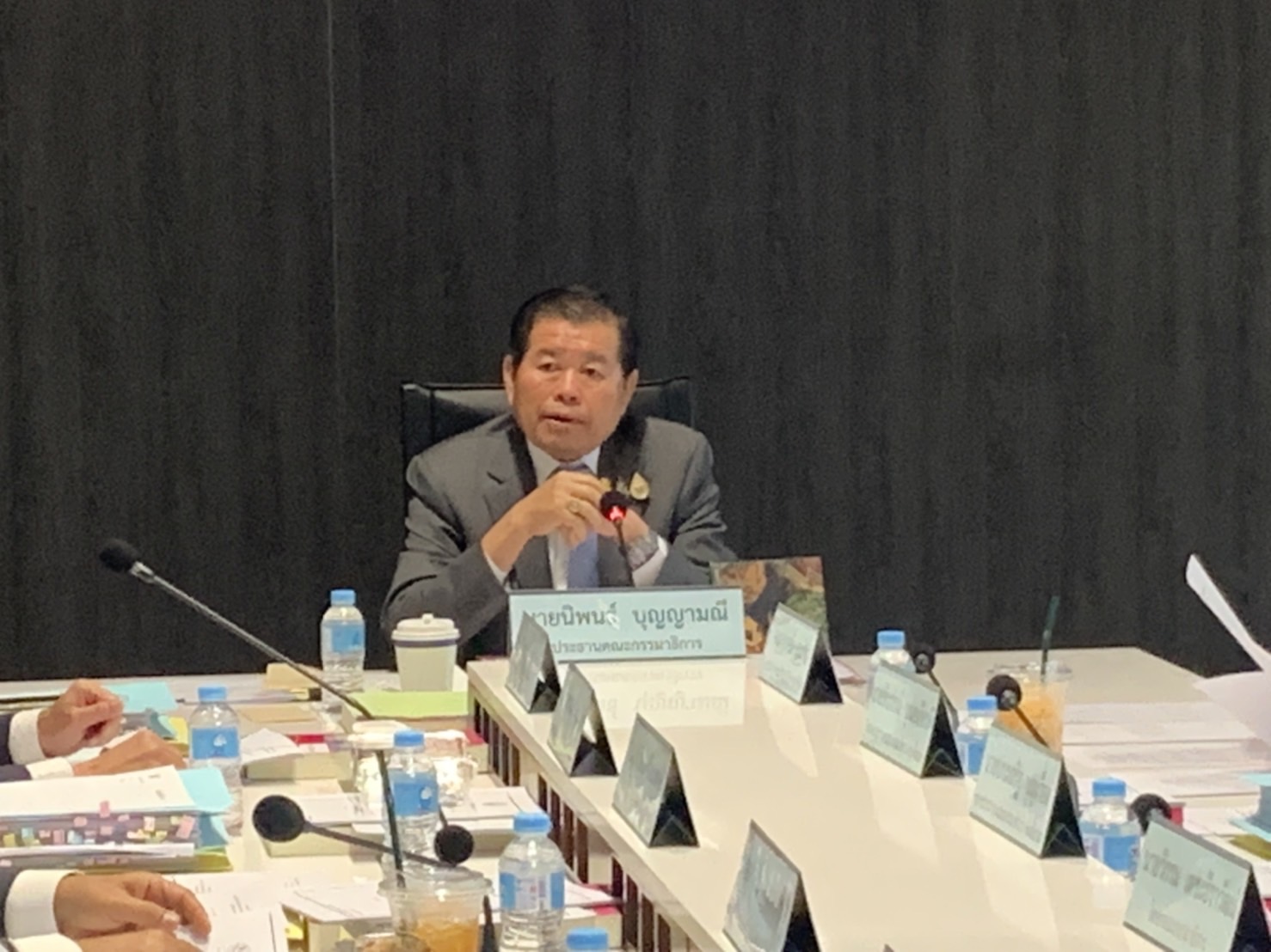 "นิพนธ์" นั่งหัวโต๊ะ ประชุมสรุปร่างพรบ.เข้าชื่อถอดถอนสมาชิกสภาท้องถิ่นฯ  ก่อนชงสภาฯ วาระ 2-3 