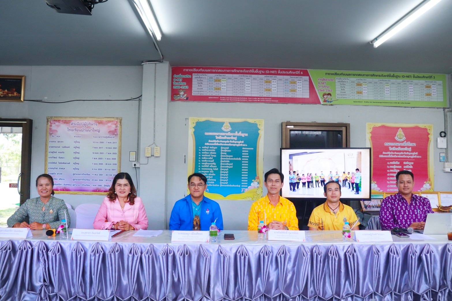 โรงเรียนบ้านนาใหญ่รับโล่รางวัลโรงเรียนดนตรีไทย 100 เปอร์เซ็นต์"ระดับดีเด่น"จากกระทรวงวัฒนธรรม