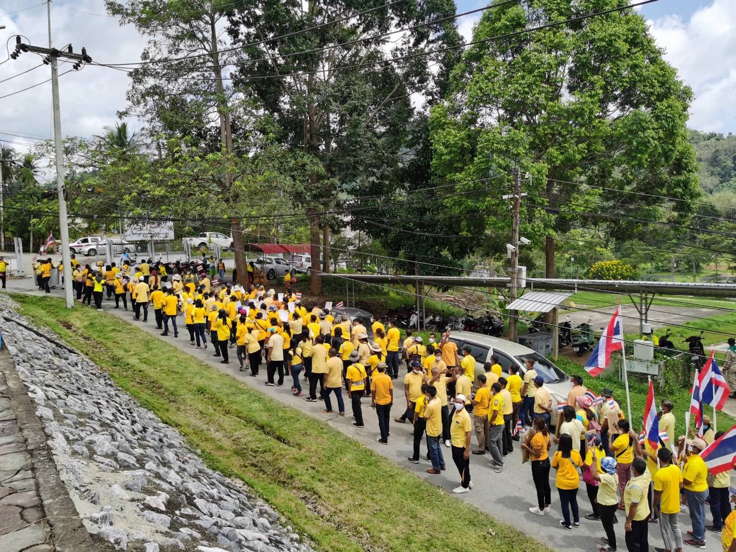 ชาวบ้านขอคนไทยทุกฝ่ายศึกษาพระราชกรณียกิจในหลวงลดความแตกแยก 