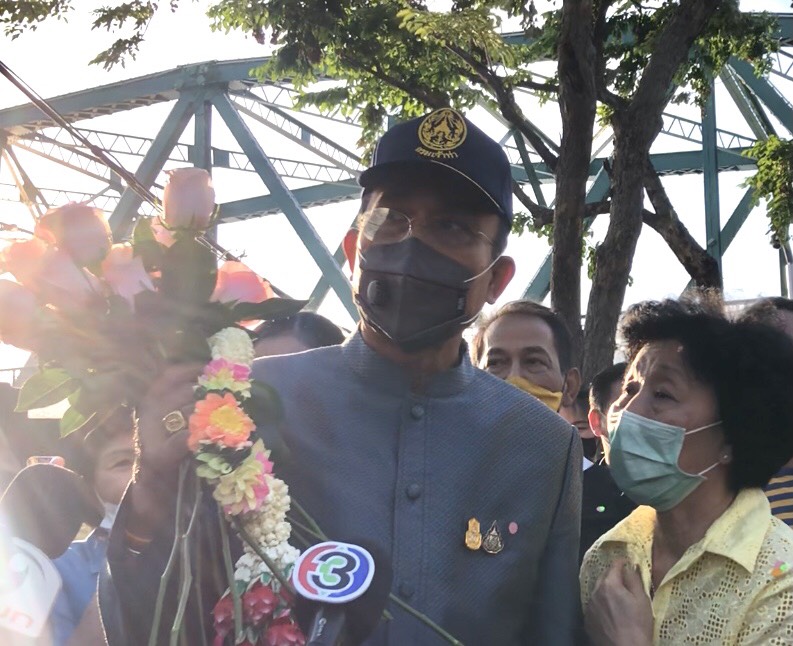 “บิ๊กตู่” ขอบคุณชาวปากคลองตลาด ให้กำลังใจลั่นทำงานเต็มที่ อะไรไม่ดีขอให้บอกมา