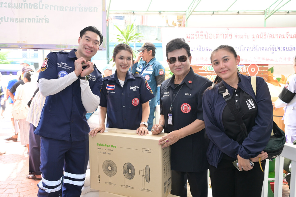 มูลนิธิป่อเต็กตึ๊ง  มอบเงิน-สิ่งของเครื่องใช้จำเป็น เยียวยาผู้ประสบอัคคีภัยบริเวณชุมชนวัดบรมนิวาส