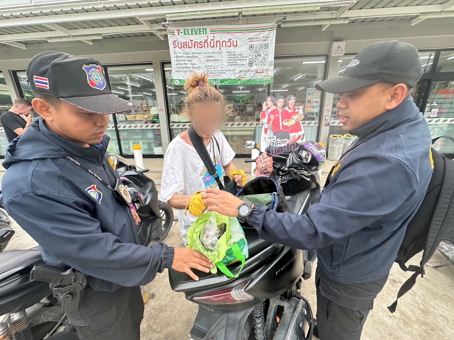 รวบหนุ่มชาวรัสเซียขายโคเคน ลักรอบขนยางกัญชาจากต่างประเทศพบของกลางอื้อ