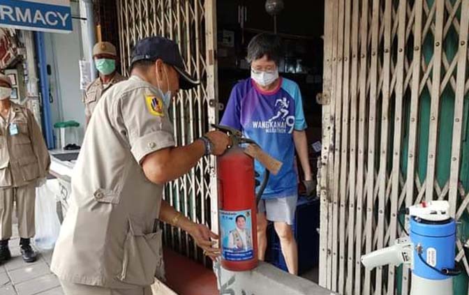 ประธานศูนย์ อปพร.เขตคลองเตย ออกรณรงค์ป้องกันอัคคีภัยในช่วงหน้าร้อน