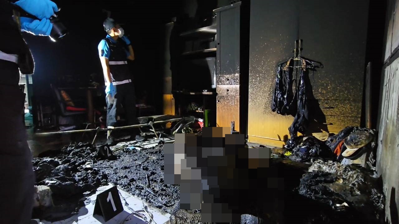 นนทบุรี สลด!! เพลิงไหม้บ้านย่างสด 1 รายเจ็บ 1 ราย ตำรวจเร่งหาสาเหตุ