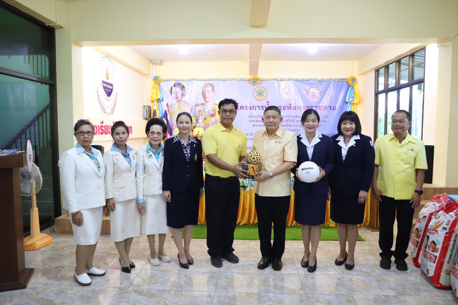 อ่างทองจัดกิจกรรมโครงการน้ำพระทัยพระราชทานส่วนภูมิภาคสมาคมสภาสังคมสงเคราะห์ฯ 76 จังหวัดปี 2567  