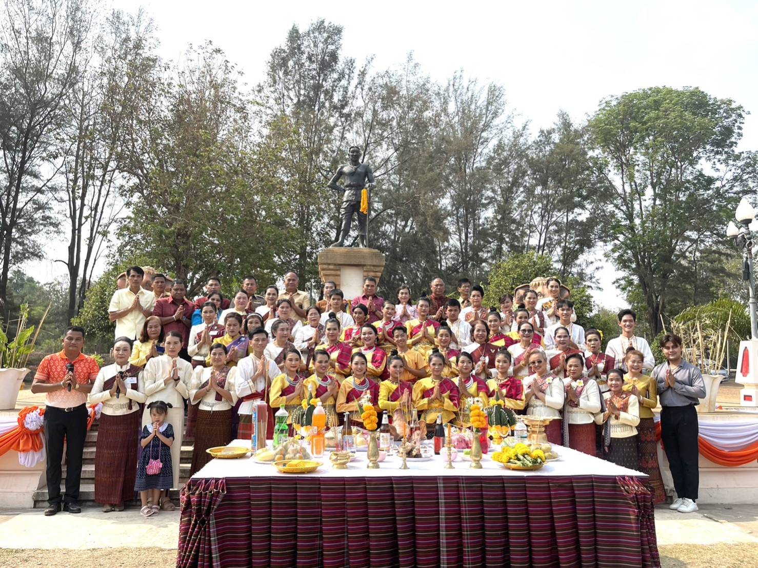 เทศกาลของดีรัตนบุรีและงานกาชาด ครั้งที่ 1 เมืองสุรินทร์คึกคัก
