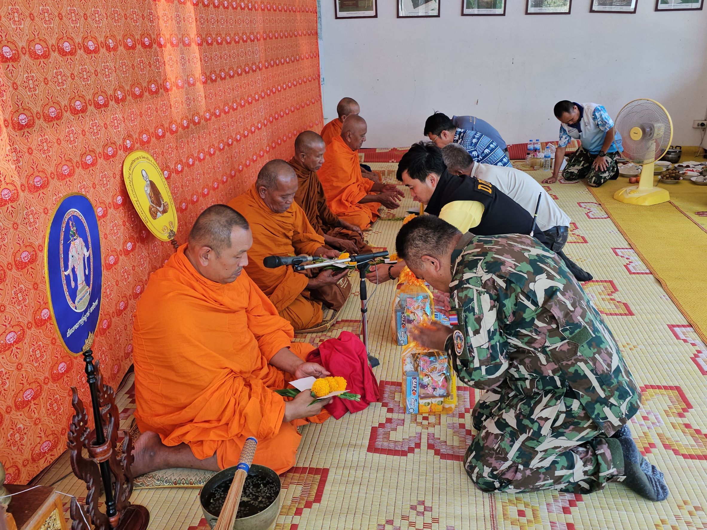  13 มีนาวันช้างไทย อช.แก่งกระจาน และชาวบ้าน ร่วมทำบุญเพื่ออุทิศส่วนกุศลให้กับช้างป่าและชาวบ้านที่เสียชีวิต 