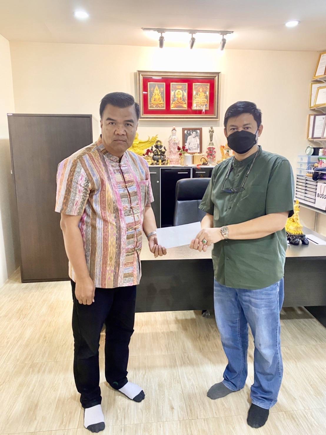 “พ่อเลี้ยงหล้า” CEO แม่สอดฟรีโซน มอบเงินสนับสนุน “ผู้ใหญ่หมี” ส่งทีมหมู่บ้านหนองบัว เข้าแข่งขันกีฬาสีชุมชน