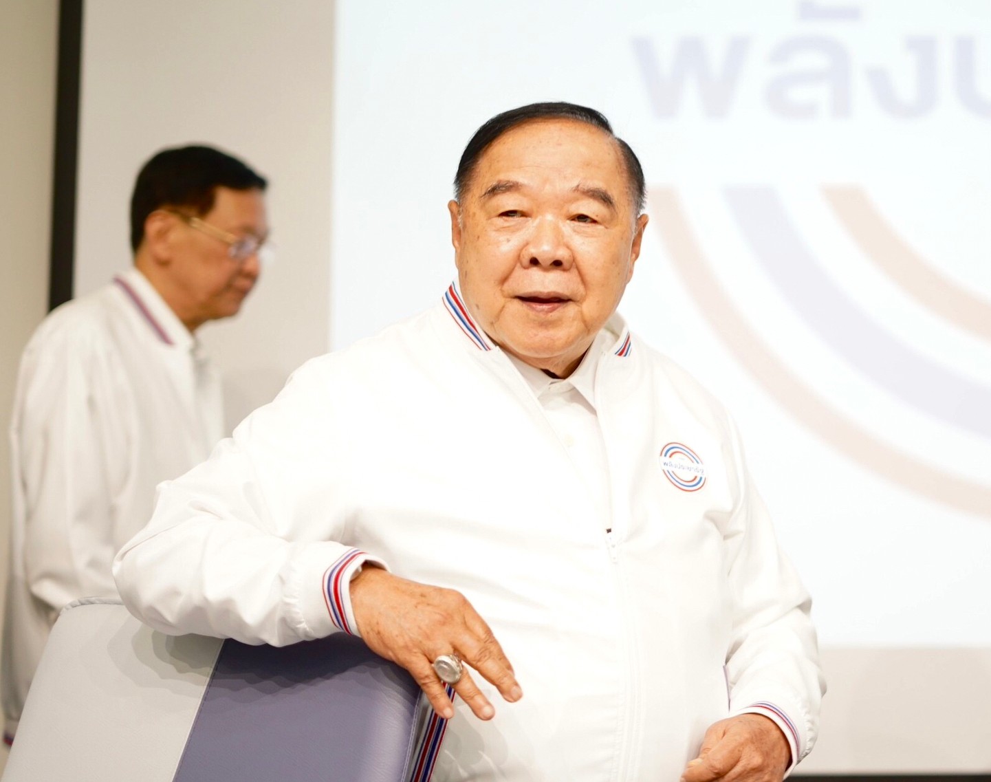"พลังประชารัฐ" จัดหนัก! ซักฟอกรัฐบาล 4 ปมร้อน "อัลไพน์-ชั้น14-กาสิโน-เอ็มโอยู44"