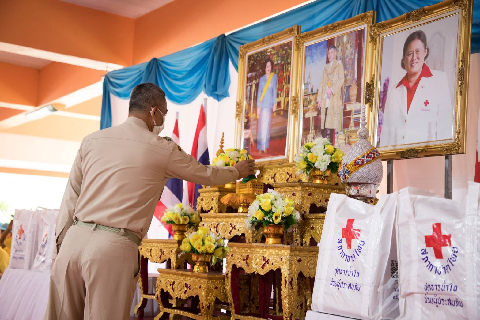 สำนักงานเหล่ากาขาดจังหวัดสุโขทัย  ลงพื้นที่มอบถุงธารน้ำใจช่วยเหลือผู้ประสบอุทกภัย