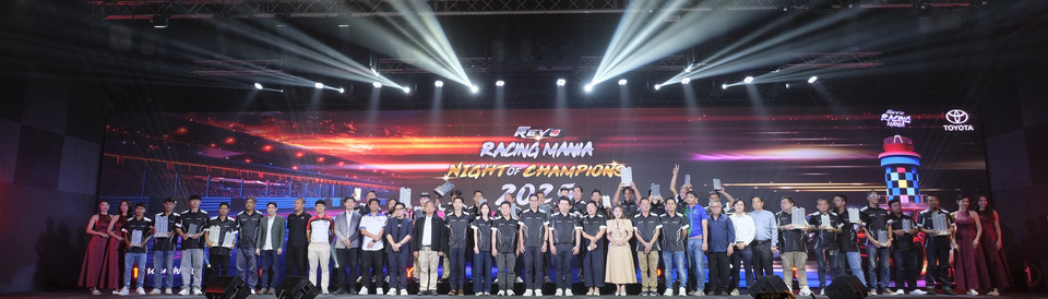 โตโยต้า มอบรางวัลแชมป์เปี้ยน Drag Racing ในงาน “HILUX REVO RACING MANIA NIGHT OF CHAMPIONS 2025”