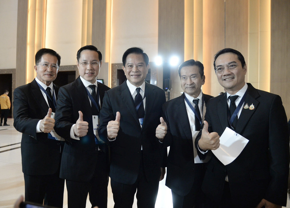 "พีระพันธ์ุ" ชี้เป็นดวง "รวมไทยสร้างชาติ" ได้เบอร์ 6 ตรง "นโยบาย 6 เสาหลัก" พร้อมทำงานเพื่อประชาชนแม้เส้นเลือดในตาแตก