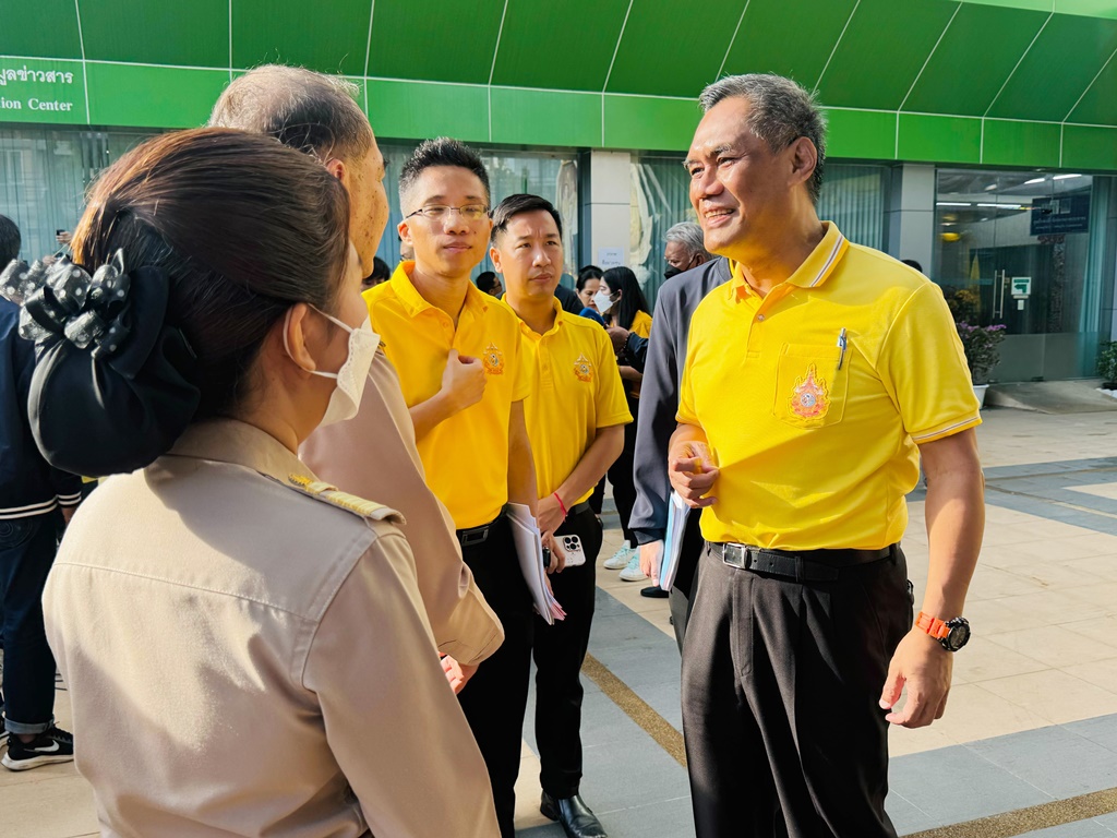 ประธาน กกต. ตรวจจุดรับสมัคร สว.วันแรกราบรื่น ไม่กังวลการฮั้ว ขอผู้สมัครรักษากฏหมาย