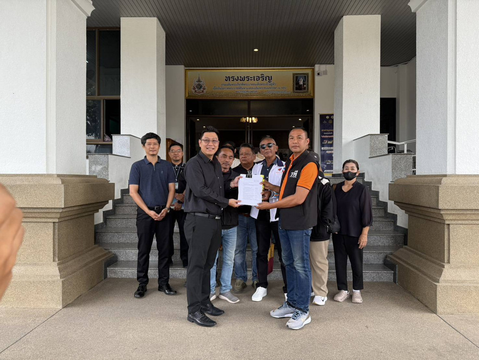 สุดทน 10 ปี! "ชาวดอนตาเพชร" ร้องศูนย์ดำรงธรรม ฟาร์มไก่เหม็นคลุ้ง–รุกล้ำคลองชลประทาน ขอปิดกิจการทันที