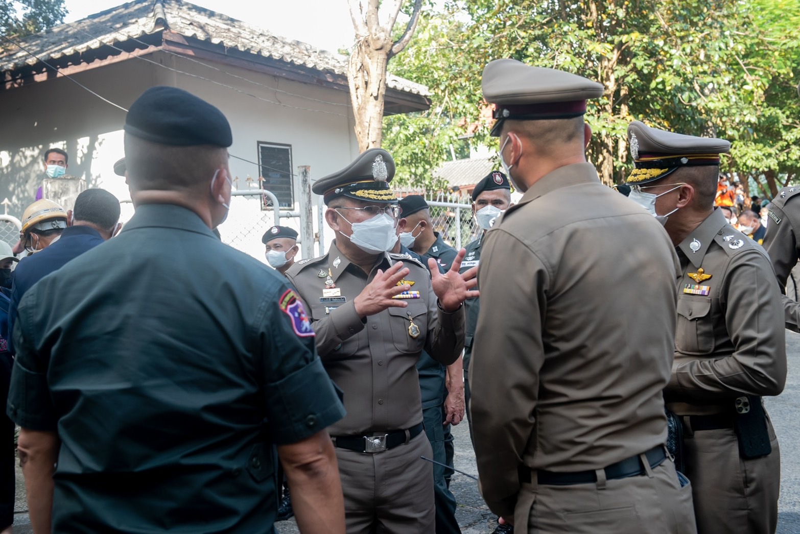 เร่งดูแลคนเดือดร้อนด่วน! ผบ.ตร.สั่งทุกหน่วยตั้งศูนย์ช่วยเหลือประชาชนได้รับผลกระทบจากอุทกภัย 